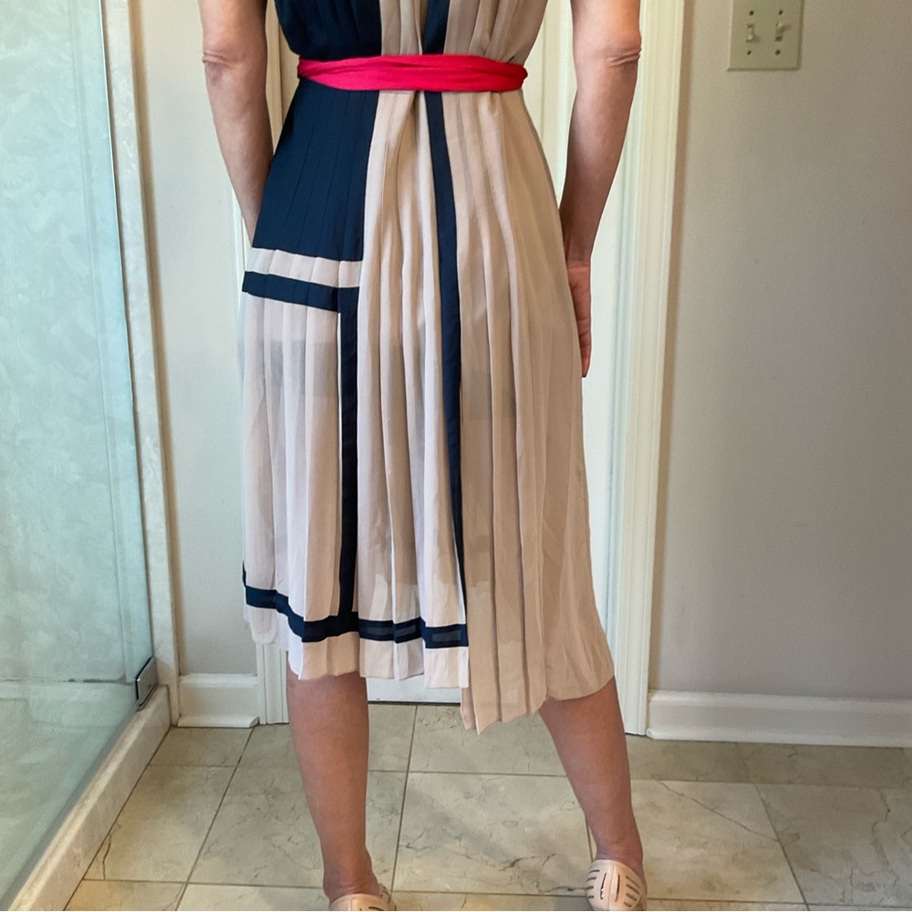 SOLD - BGBC Maxazira Runway pleaded dress, sleeveless, taupe, navy and red, Sz M - Picture 7 of 16